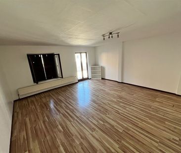 En plein coeur de la grand place! Beau STUDIO NON MEUBLE - Photo 3