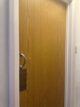 Studio Flat, Bowes Road, N13 - Photo 1