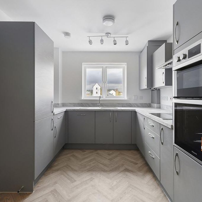 4 bedroom end of terrace house to rent - Photo 1