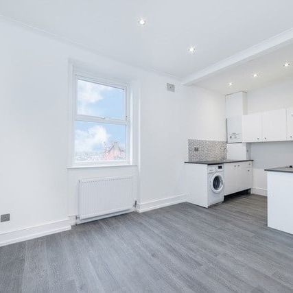 2 Bed Flat, Kilburn High Road, NW6 - Photo 1