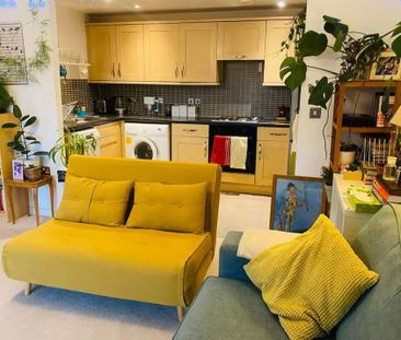 3 bedroom flat to rent - Photo 6