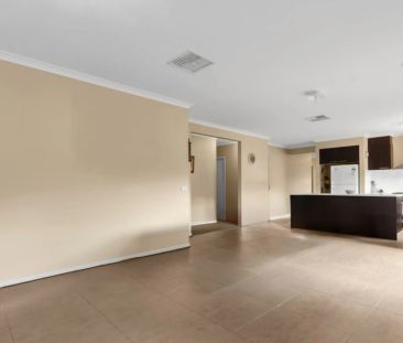 Spacious Family Home in Quiet Court Location! - Photo 6