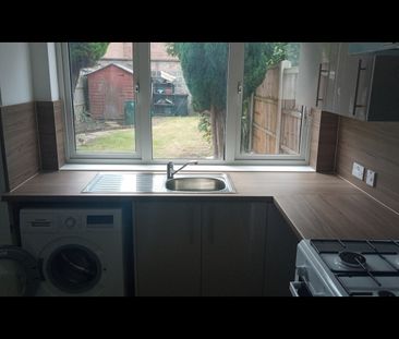 2 Bed Terraced House, Broadgate Avenue, NG9 - Photo 3