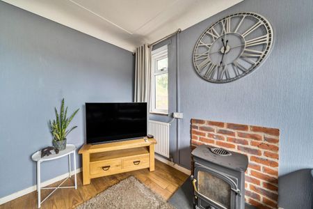 4 bedroom House To Let - Photo 2