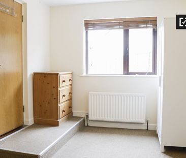 Room in 5-bedroom apartment in Ballymun, Dublin - Photo 1