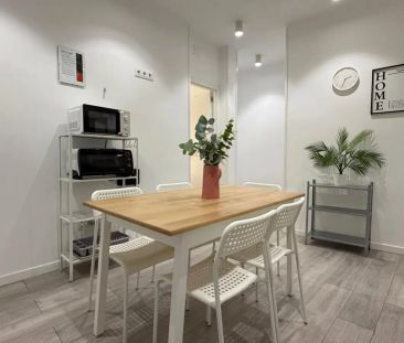 Room in a shared 6-bedroom apartment for rent in Universidad, perfect for professionals and students - Foto 6