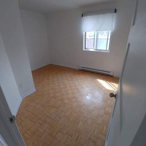 Pointe St-Charles- Nice 5 1/2 Available - Photo 2