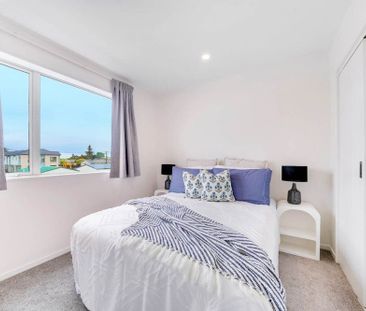 Step Into Luxury: Stunning Townhouse in Mangere East - Photo 5