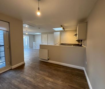 3 bedroom flat to rent - Photo 2