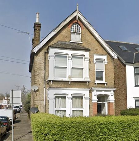 3 Bed Maisonette, Coventry Road, IG1 - Photo 3