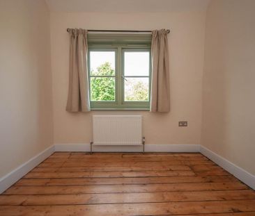 3 bedroom character property to rent - Photo 4