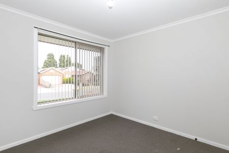 Spacious 3-Bedroom Family Home in Mill Park - Photo 4