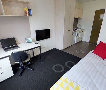 North Melbourne | Student Living on Cobden | Studio Apartment Deluxe – Double Bed - Photo 1