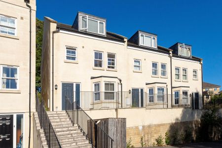 Uphill Drive, Larkhall - Photo 2