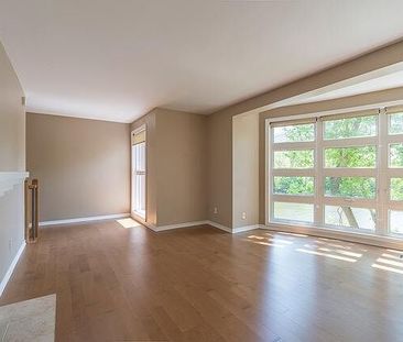 Stunning 2-Storey Riverfront Condo, 2 Bed, 2.5 Bath, 1Pkg - Photo 2