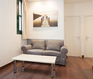 Functional Apartment near Passeig del Born - Photo 3