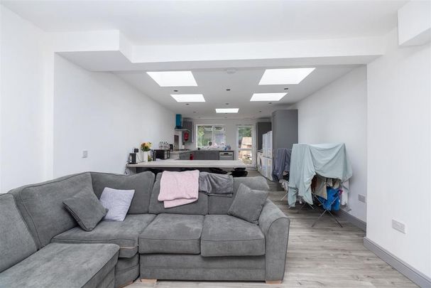 5 bedroom house to rent - Photo 1