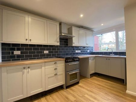 3 bedroom terraced house to rent - Photo 4