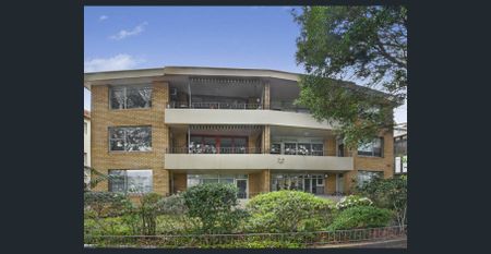 Renovated 2 Bedroom Apartment with Balcony & Lock-up Garage - Photo 2