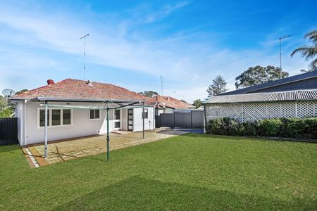 FAMILY HOME IN SOUGHT AFTER STREET - Photo 4