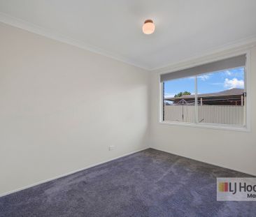 "Spacious Family Home" - Photo 3