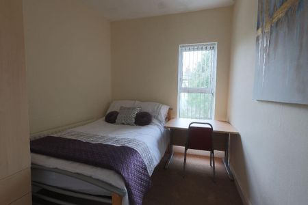 5 bedroom terraced house to rent - Photo 3