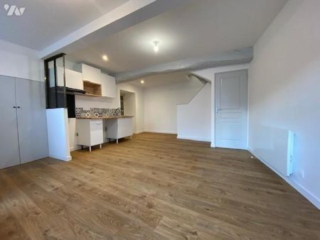 Maison à louer - TINTENIAC (35190) - Centre - Maison à louer comprenant en rdc: un salon/séjour... - Photo 2