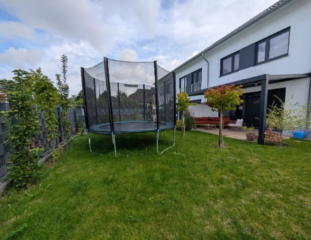 Traumhaftes Einfamilienhaus mit Einbauküche in einer gewachsenen Neubauanlage - frisch renoviert - Foto 1