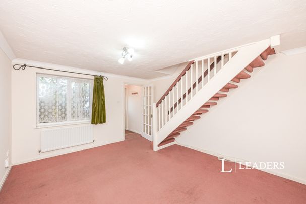 2 bedroom house to rent Sheldon Close, Harlow, CM17 - Photo 1