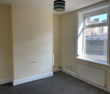 2 bedroom end of terrace house to rent - Photo 4