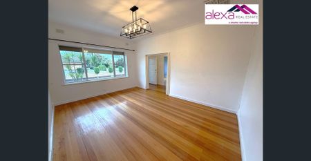 Charming 3-Bedroom Home on a Large Leafy Block - Photo 2
