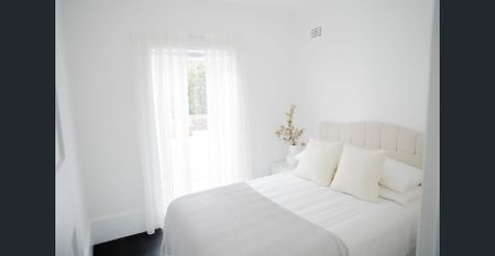 RENOVATED ART DECO 2 BEDROOM APARTMENT IN DULWICH HILL - Photo 2