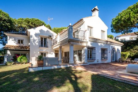 Luxury Villa for rent in Las Chapas, Spain - Photo 2