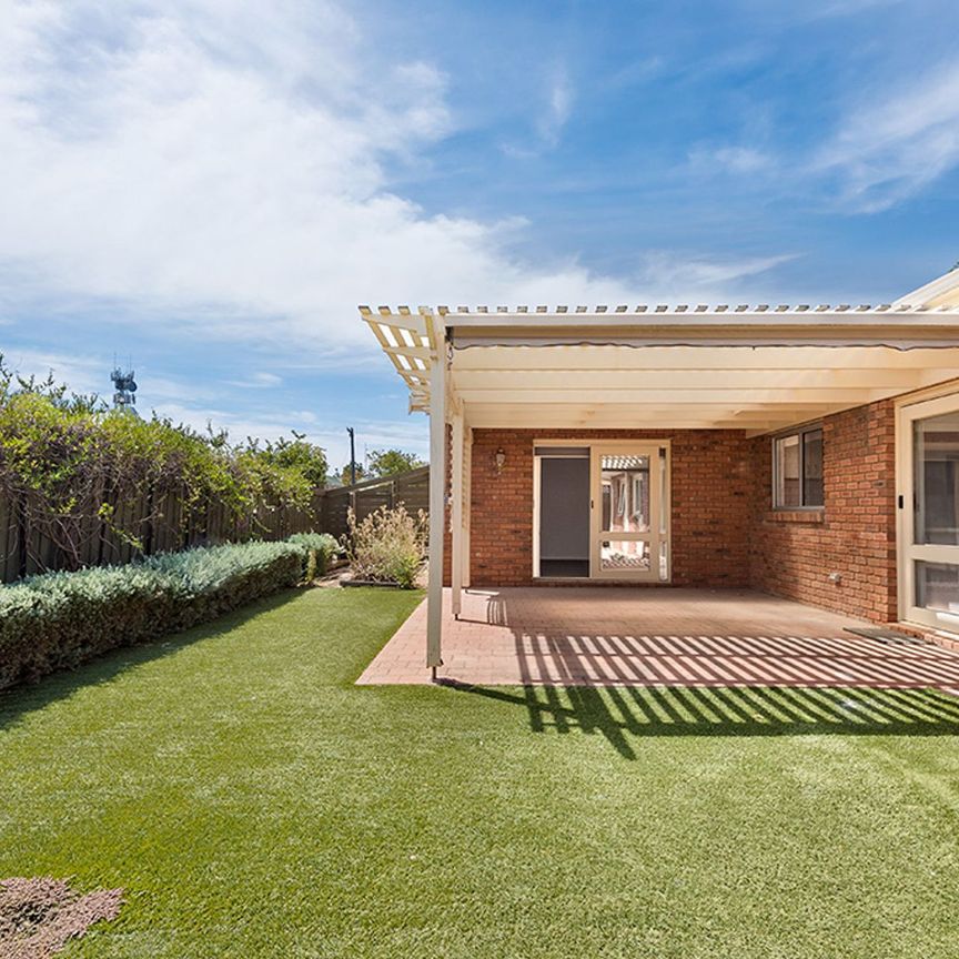 Stylish & Central - Photo 1