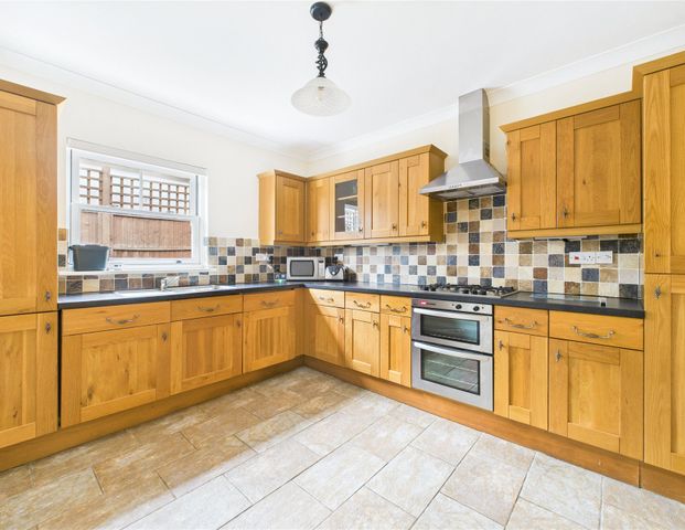 Finchampstead Road, Wokingham Finchampstead Road, Wokingham - Photo 1