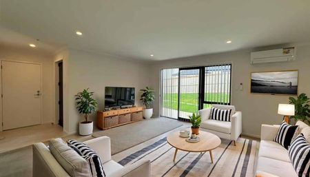 Easy access to the Northern & Southern Motorway - Photo 5