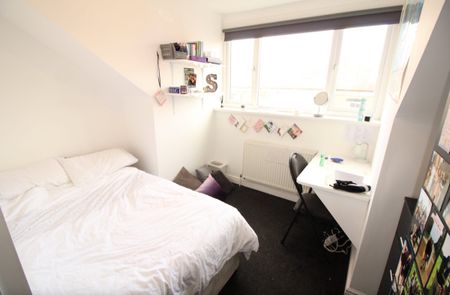 4 Bed - 16 Mayville Street, Hyde Park, Leeds - LS6 1ND - Student - Photo 3