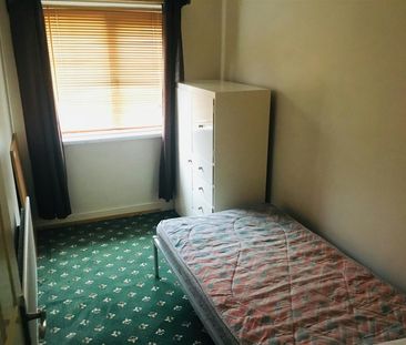 Terraced House to rent on - Photo 6