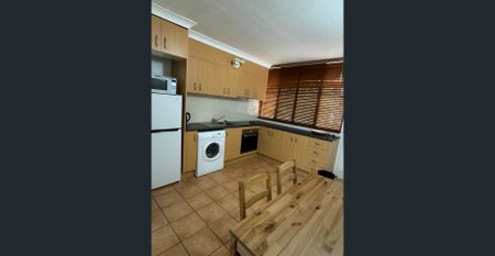 FURNISHED - Spacious One Bedroom Apartment - Photo 4