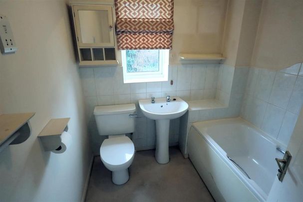 2 bedroom end of terrace house to rent - Photo 1