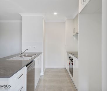 2BED HOME WITH A LARGE OPEN PLAN LIVING WITH AIR-CON - Photo 5