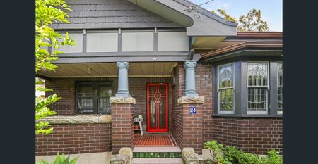 Grand & stately character-filled period home. - Photo 4