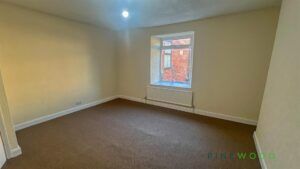 2 BEDROOM Flat - Photo 4