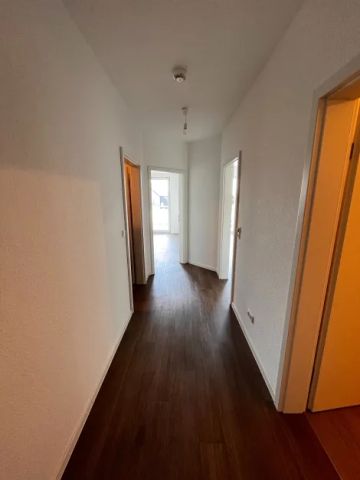 Moderne 2-Zimmer Dachgeschosswohnung mit großzügigen Südbalkon - Photo 3