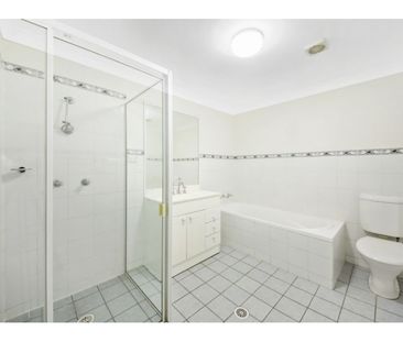 Modern Three Bedroom Apartment with Secure Parking - Photo 4