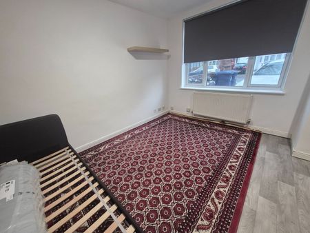 Studio Flat, Wesley Avenue, NW10 - Photo 4
