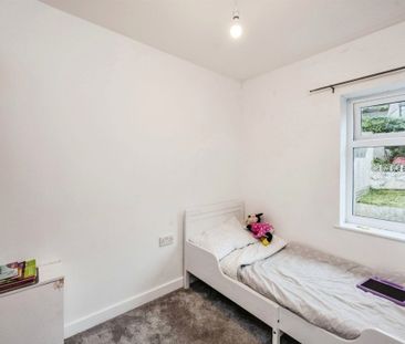 Dinas Street, Plasmarl, SWANSEA - Photo 6