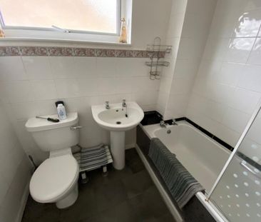 4 bedroom detached house to rent - Photo 2