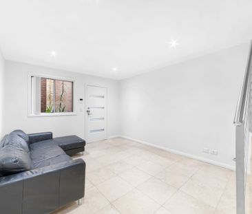 STYLISH TOWNHOUSE INCLUDING PRIVATE ROOFTOP TERRACE - Photo 1