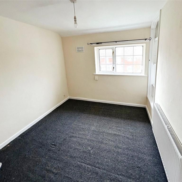 3 bedroom end of terrace house to rent - Photo 1